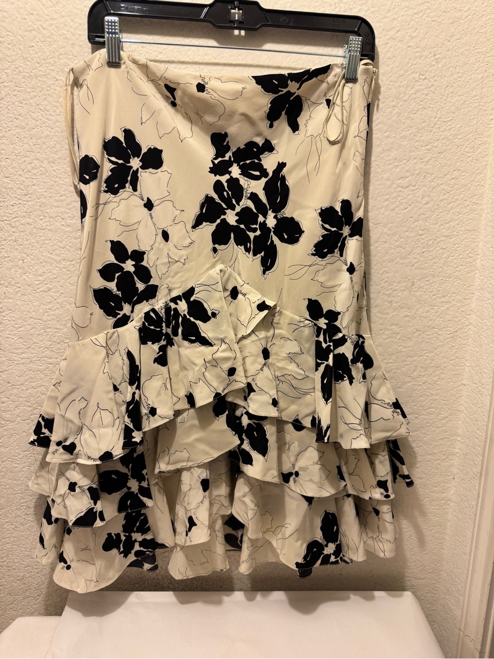 Ralph Lauren blue label Tiered Ruffle Floral Midi Skirt  100%  silk Black Cream